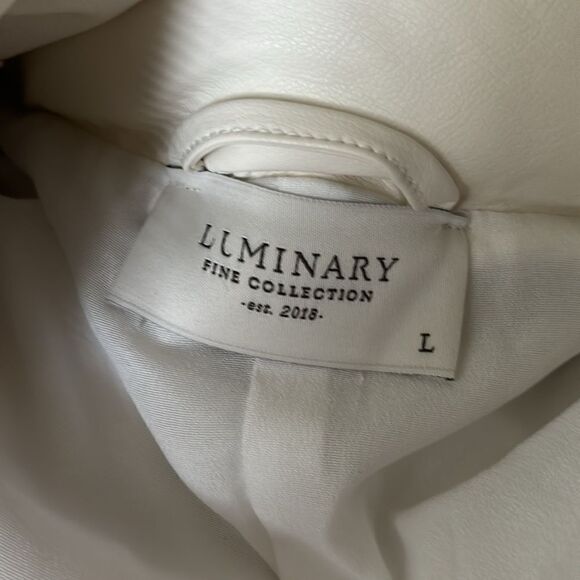 Luminary Fine Collection ALPINE FAUX LEATHER
IVORY PUFFER VEST in Ivory Size L - Picture 3 of 9